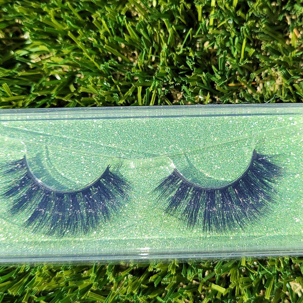 Eyelashes - Picture 2 of 7
